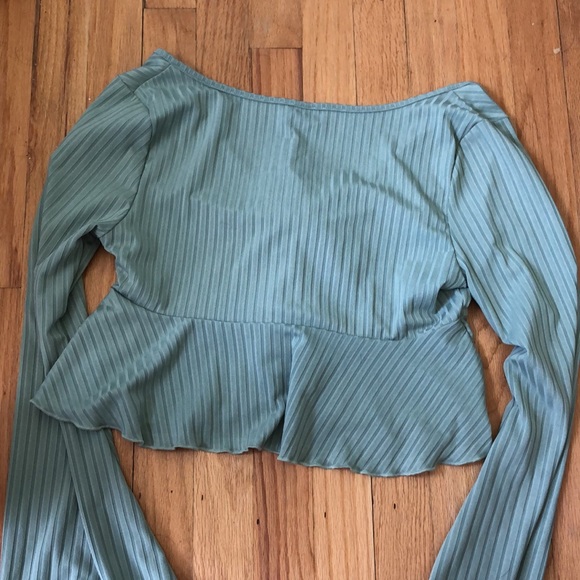 Shein green flair sleeve crop top - Picture 2 of 2